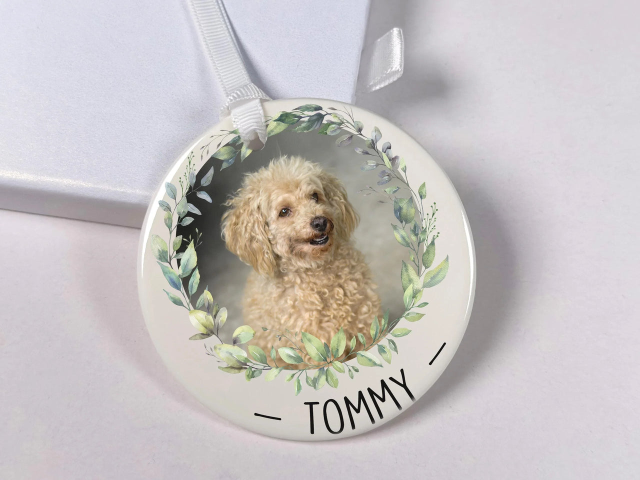 Pet Photo Ornament - Leafy Wreath Keepsake with Name for Dog or Cat Lovers DENMARY