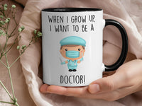 When I Grow Up I Want to Be a Doctor Mug – Kids Future Doctor Gift – Cute Scrubs Illustration for Big Dreams