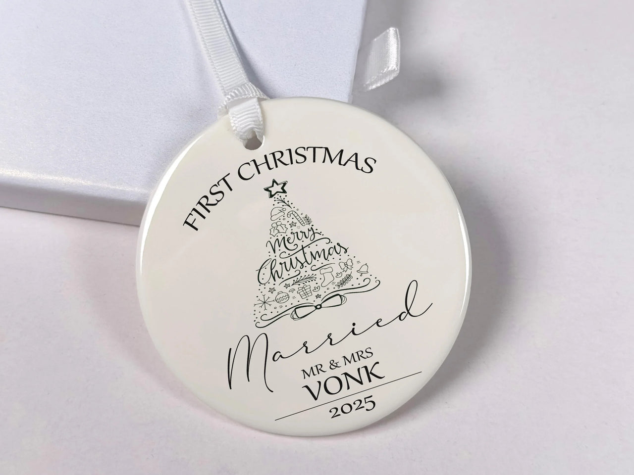 Personalised First Christmas Married Ceramic Ornament, Mr and Mrs Round Decoration, Minimalist Christmas Tree Design, 1st Christmas Bauble